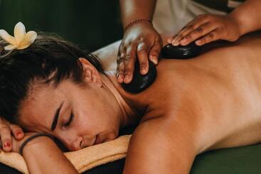 호텔 The Alena Resort A Pramana Experience