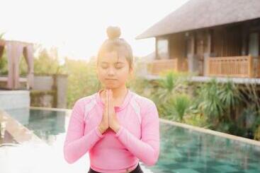 호텔 The Alena Resort A Pramana Experience