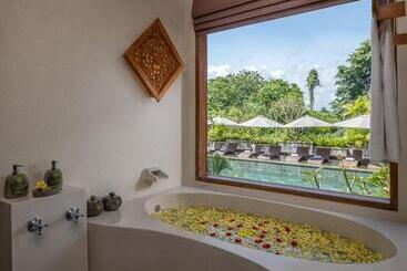 호텔 The Alena Resort A Pramana Experience