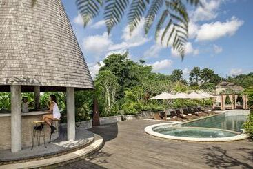 호텔 The Alena Resort A Pramana Experience