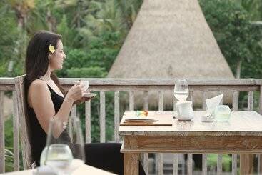 호텔 The Alena Resort A Pramana Experience