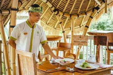 هتل The Alena Resort A Pramana Experience