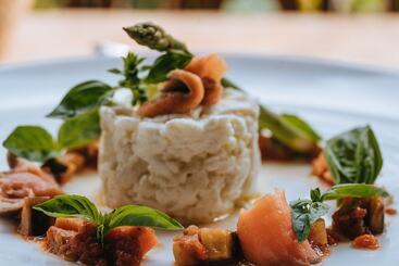 호텔 The Alena Resort A Pramana Experience