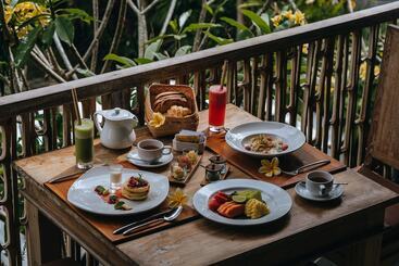 호텔 The Alena Resort A Pramana Experience