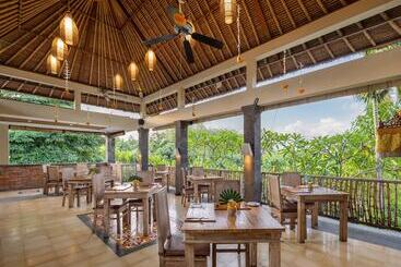 호텔 The Alena Resort A Pramana Experience
