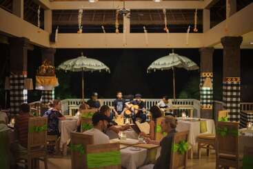 호텔 The Alena Resort A Pramana Experience