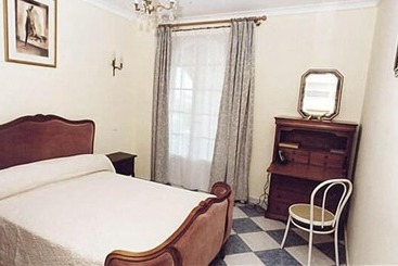 هتل The Manor