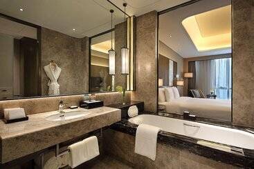 هتل Wanda Realm Taian