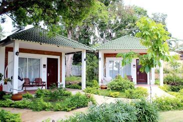 استراحتگاه Famiana Green Villa