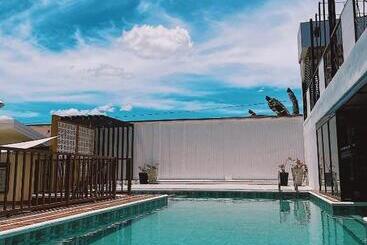 هتل Urban Glamp Resort