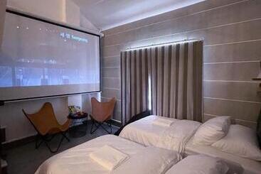هتل Urban Glamp Resort