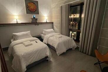 هتل Urban Glamp Resort