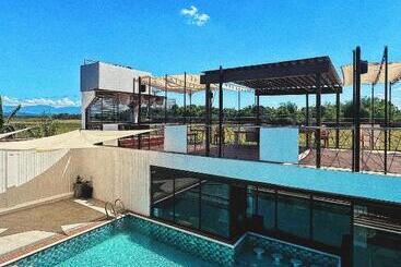 هتل Urban Glamp Resort
