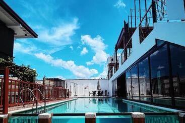 هتل Urban Glamp Resort