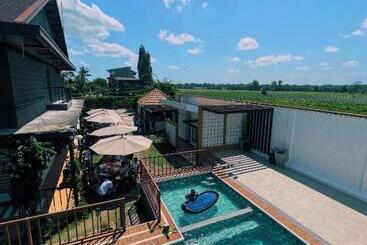هتل Urban Glamp Resort