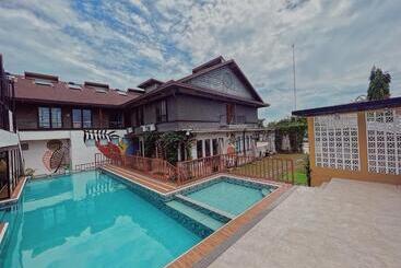 هتل Urban Glamp Resort