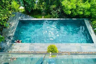 هتل Bluehome Villa