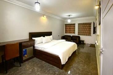 هتل Mok Apartments & Suites