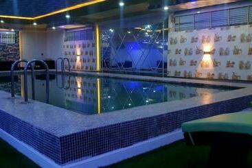 هتل Mok Apartments & Suites