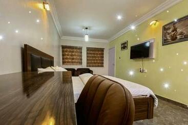 هتل Mok Apartments & Suites