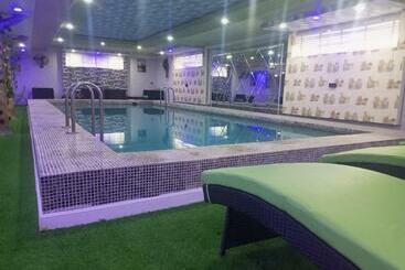 هتل Mok Apartments & Suites