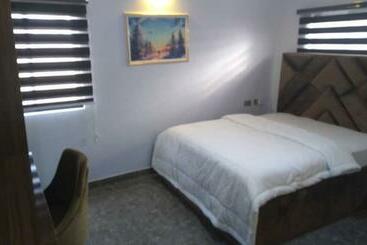 هتل Mok Apartments & Suites