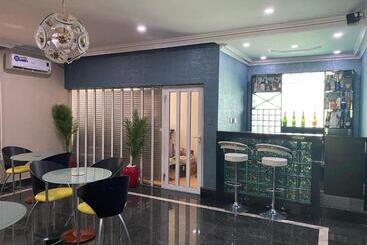 هتل Mok Apartments & Suites