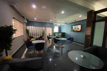 هتل Mok Apartments & Suites