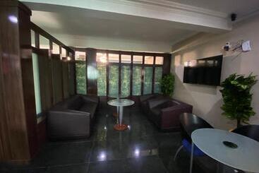 هتل Mok Apartments & Suites