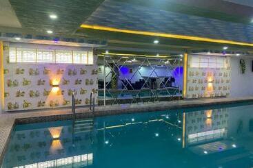 هتل Mok Apartments & Suites
