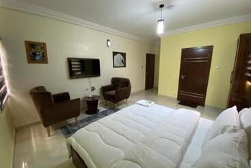 هتل Mok Apartments & Suites