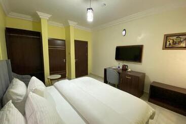 هتل Mok Apartments & Suites
