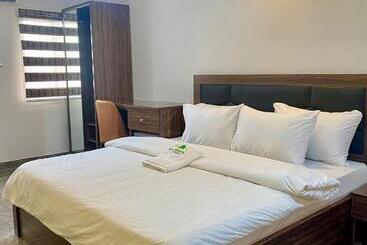 هتل Mok Apartments & Suites