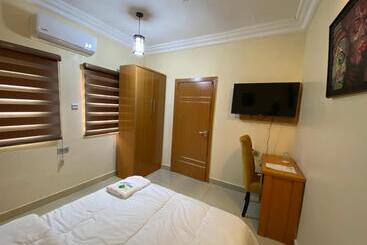 هتل Mok Apartments & Suites