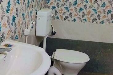 هتل Sadhguru Nivas