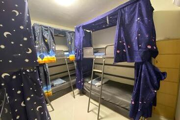 هاستل 康莊背包旅宿 上下舖背包床位4人&6人房&雙人床房 請來電確認住宿否則無效預訂