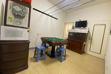هاستل 康莊背包旅宿 上下舖背包床位4人&6人房&雙人床房 請來電確認住宿否則無效預訂