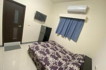 هاستل 康莊背包旅宿 上下舖背包床位4人&6人房&雙人床房 請來電確認住宿否則無效預訂