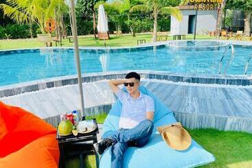 Bum King Resort Hồ Tràm