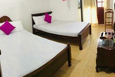 هتل کپسول Sunila Family Rest Anuradhapura