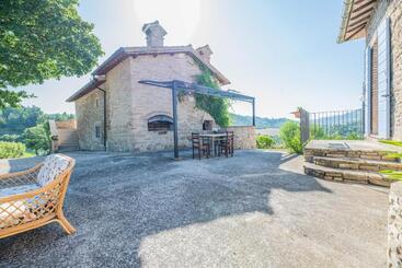 تختخواب و صبحانه Suite Con Bagno In Villa Esclusiva   Urbino