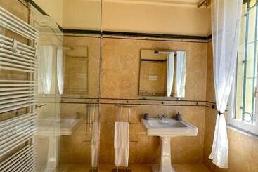 تختخواب و صبحانه Villa Peonia Parma