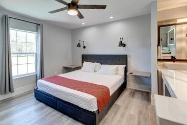 هتل Eagle’s Landing Lodge