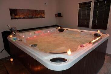 تختخواب و صبحانه Mas Les Vieux Chenes