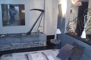 تختخواب و صبحانه Chambres D Hotes ,hotel ,secret D Une Nuit A Vicq Prės De Onnaing,avec Piscine