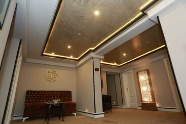 هتل Hymetis Palace