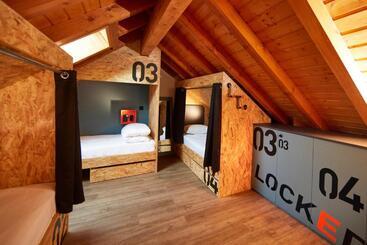 هتل Moontain Hostel