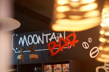 هتل Moontain Hostel