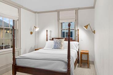 Общежитие The Davenport Inn