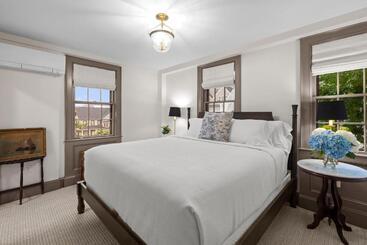 Общежитие The Davenport Inn